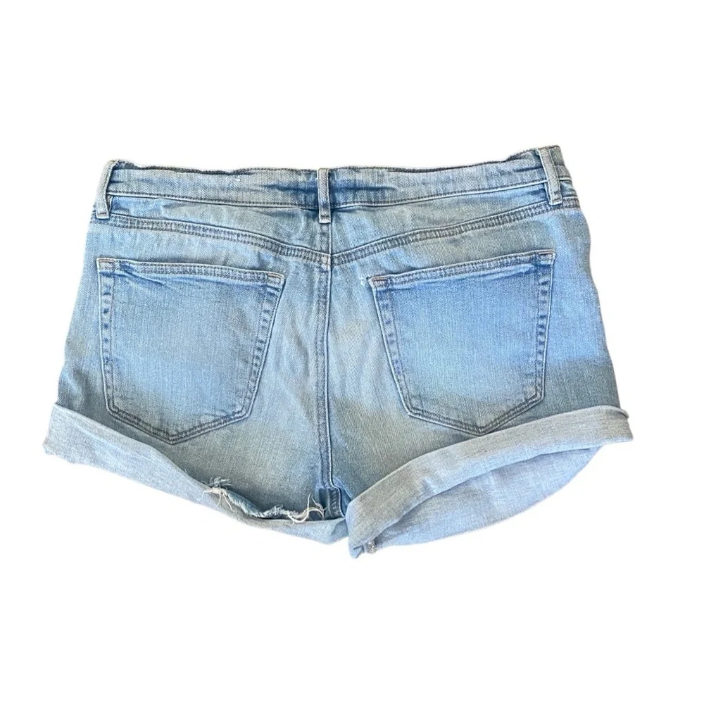 LOFT Light Wash Cuffed Denim Shorts. Size 6/28.
